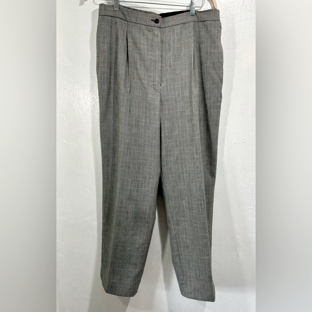 Vintage Pendleton 100% Virgin Pleated Classic Black/White Plaid.Size 18W